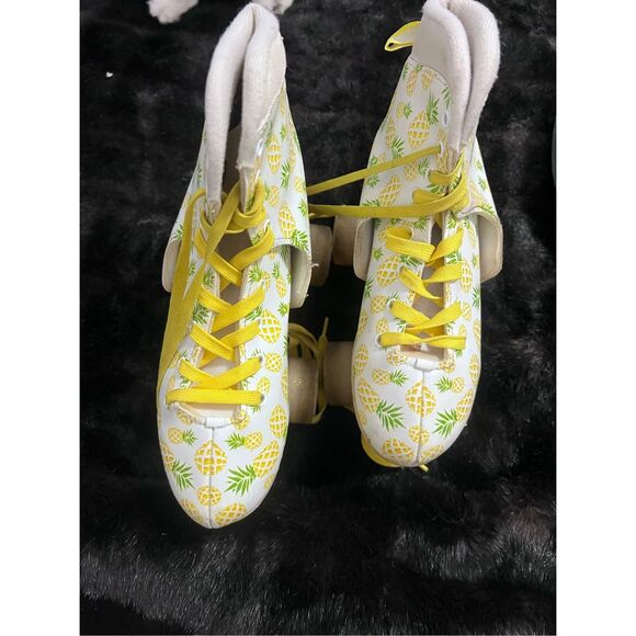 Circle Society Classic Adjustable Skate, pineapples size 3 - 7 - Picture 2 of 8